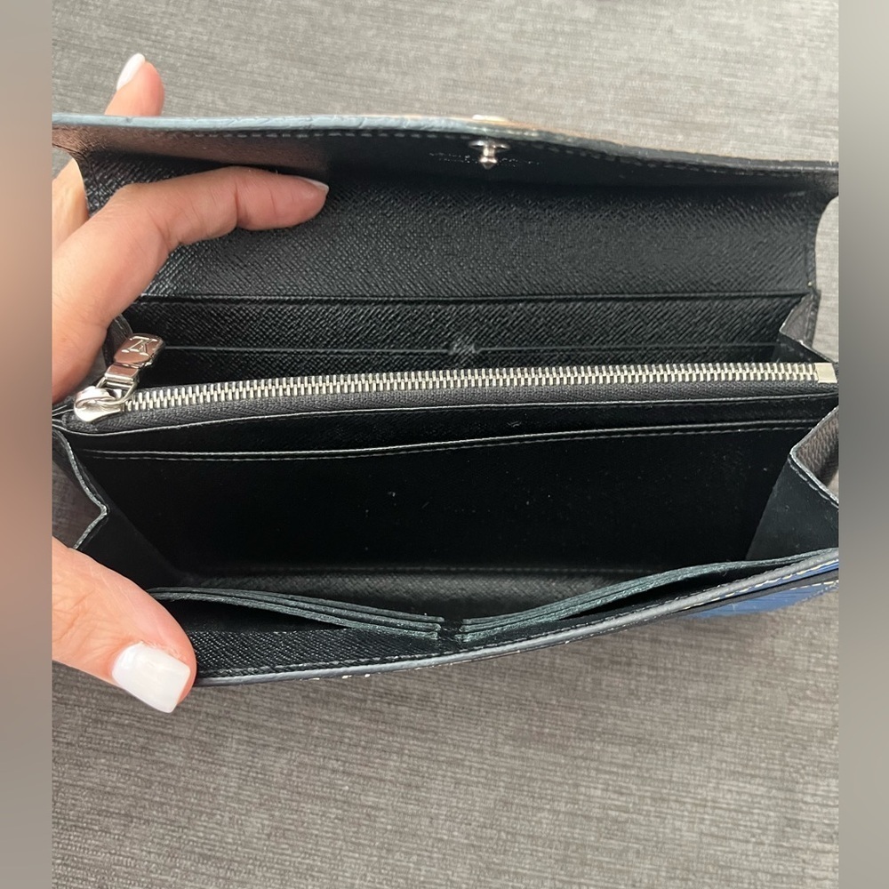 LOUIS VUITTON Epi blue Sarah Wallet - Picture 9 of 11